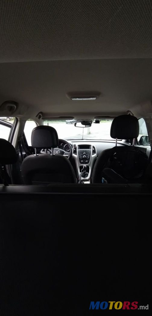 2012' Opel Astra photo #4