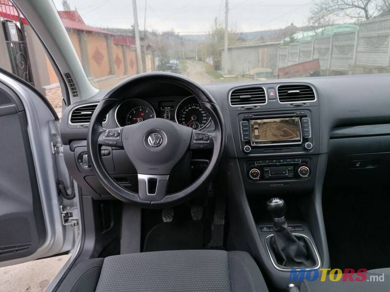 2011' Volkswagen Golf photo #5