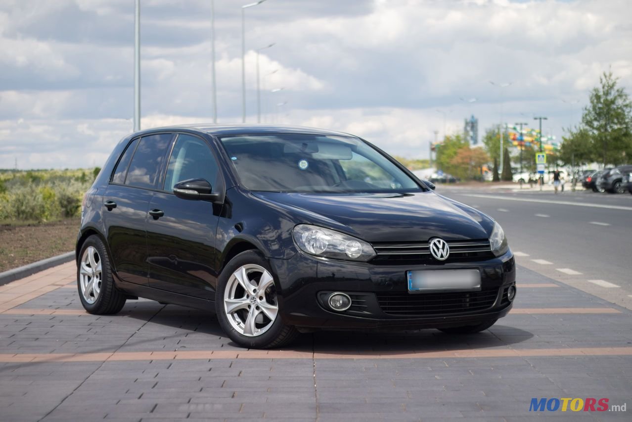 2009' Volkswagen Golf photo #2