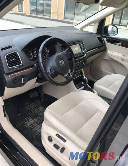 2010' Volkswagen Sharan photo #2