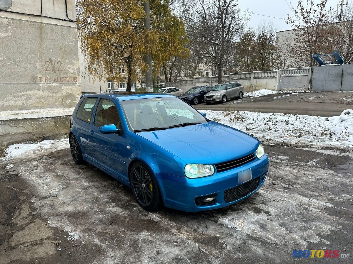 2002' Volkswagen Golf photo #1