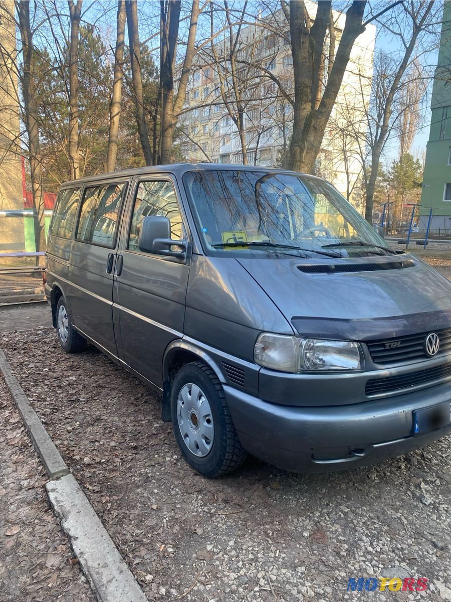 2002' Volkswagen Transporter photo #2