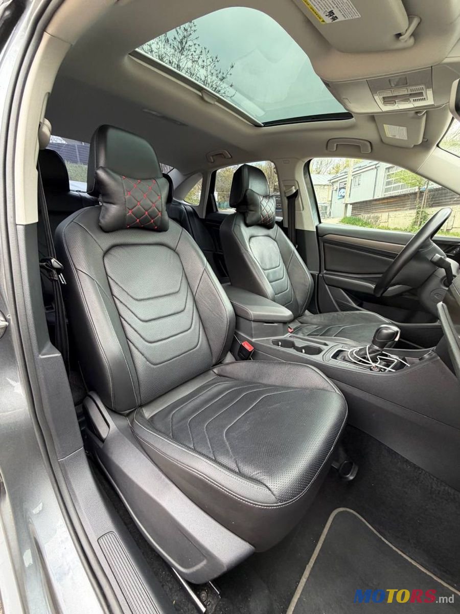 2018' Volkswagen Jetta photo #5