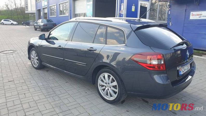 2011' Renault Laguna photo #1