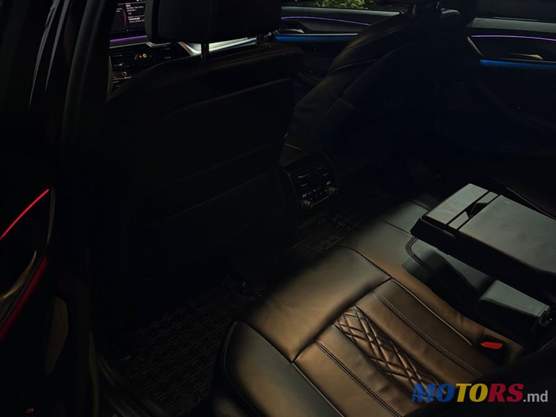 2021' BMW 5 Series photo #5