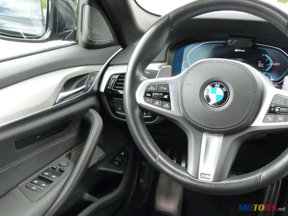 2020' BMW 5 Series photo #6