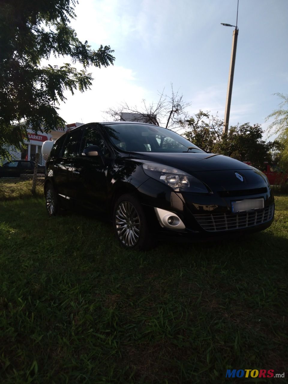 2010' Renault Grand Scenic photo #1