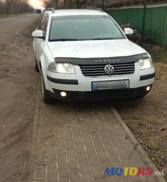 2004' Volkswagen Passat photo #5