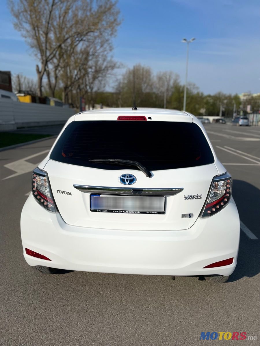 2013' Toyota Yaris photo #5