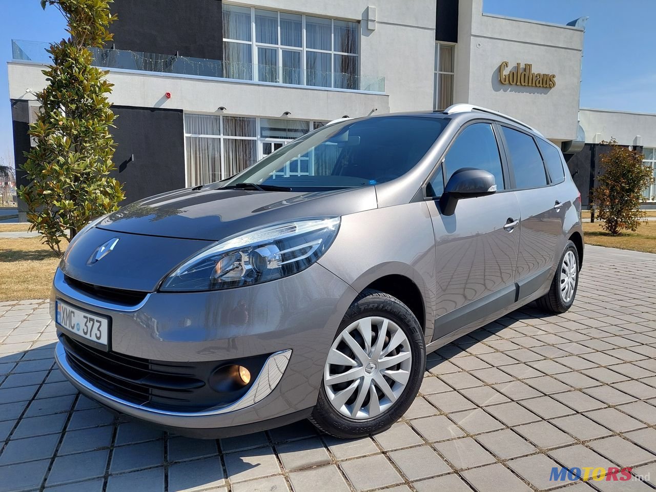 2013' Renault Grand Scenic photo #2