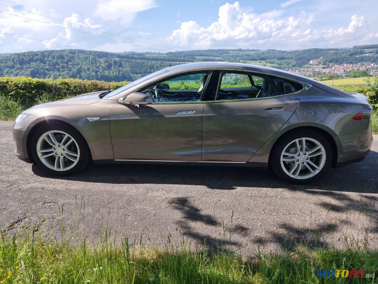 2016' Tesla Model S photo #2