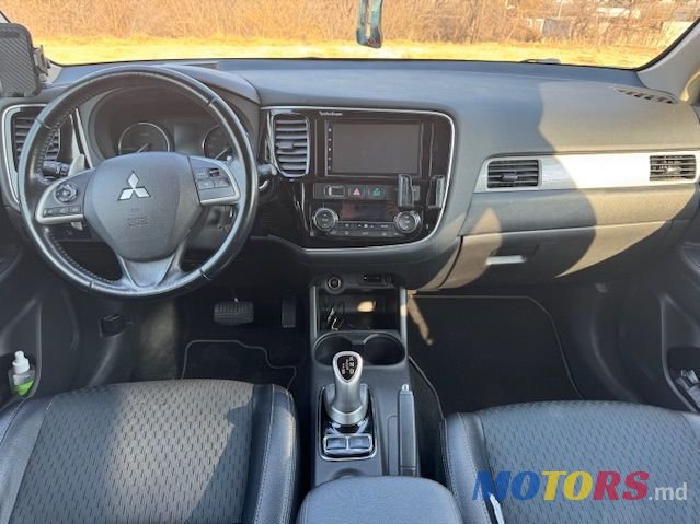 2014' Mitsubishi Outlander photo #4