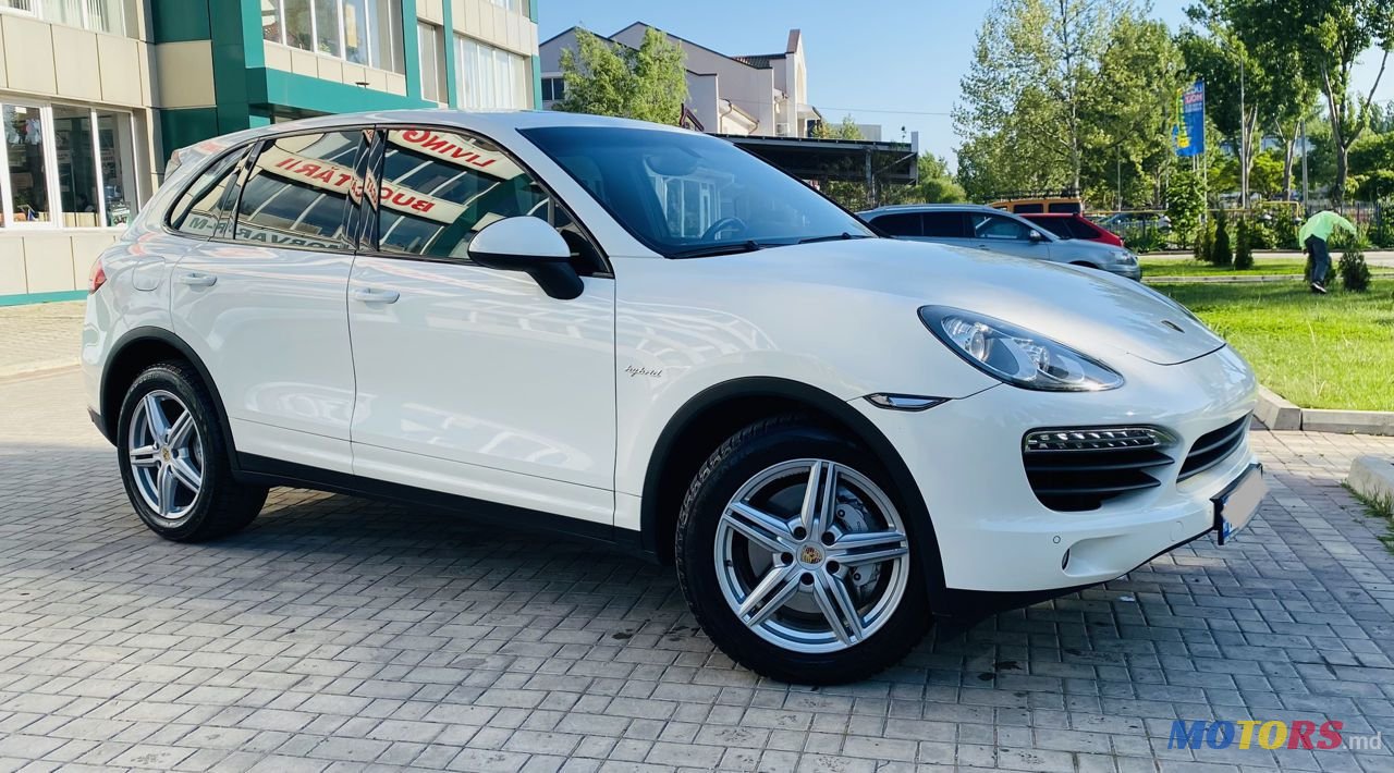 2010' Porsche Cayenne photo #3