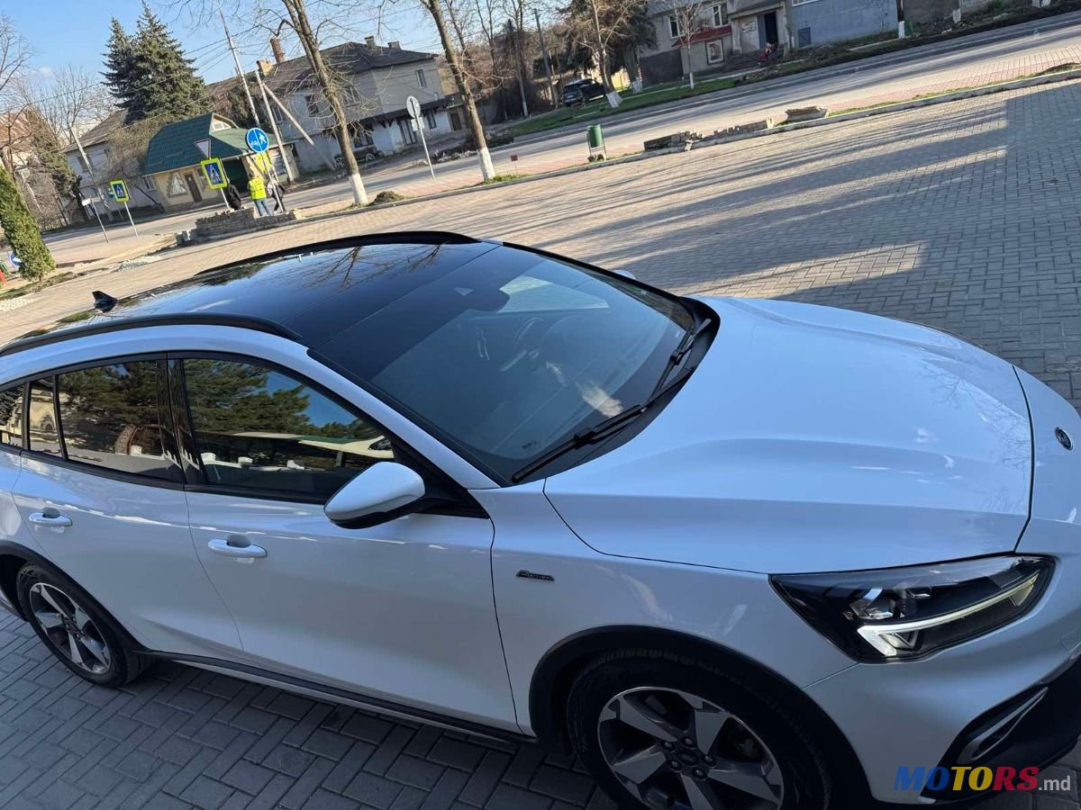 2020' Ford Focus photo #4