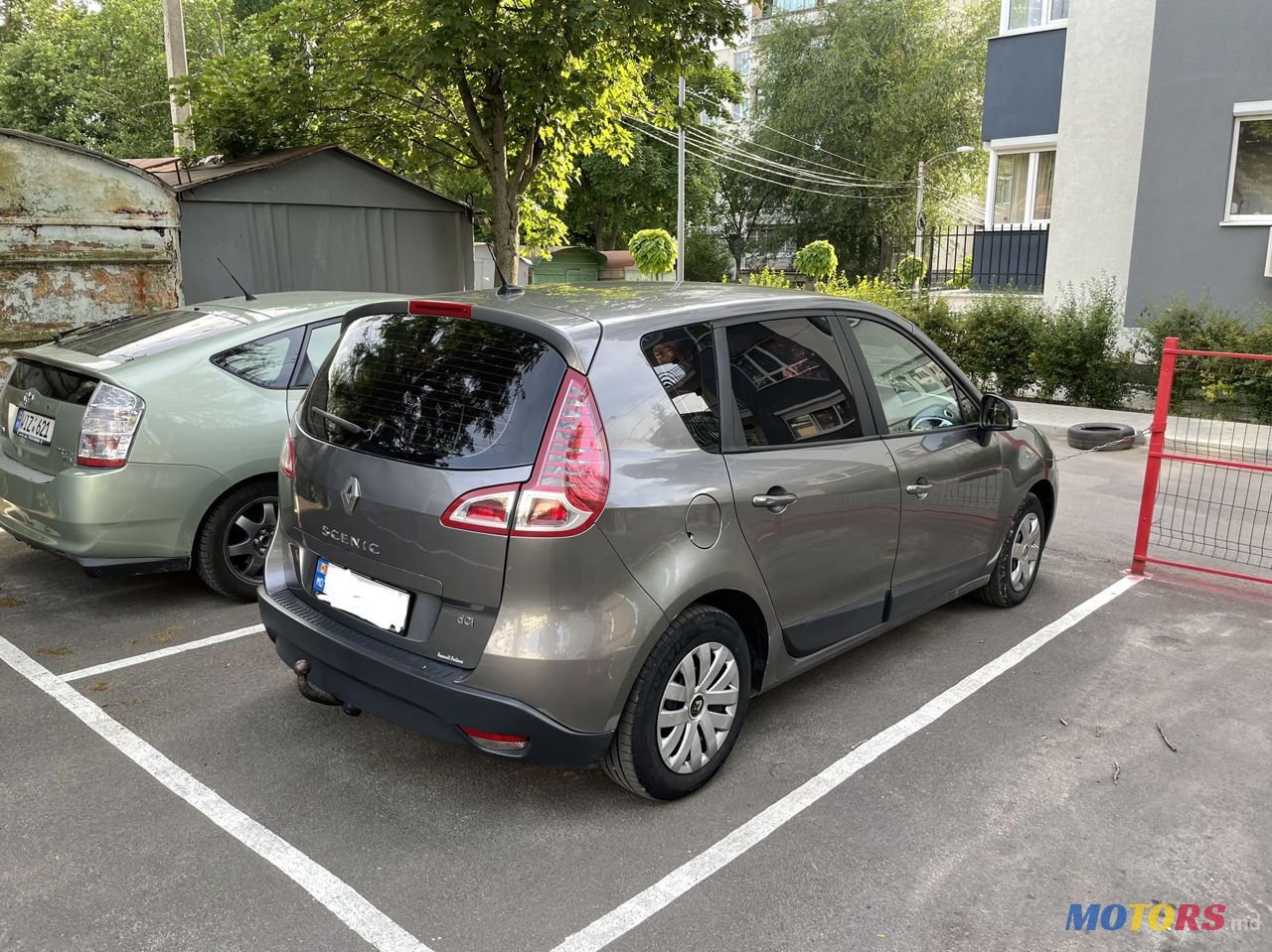 2010' Renault Scenic photo #2