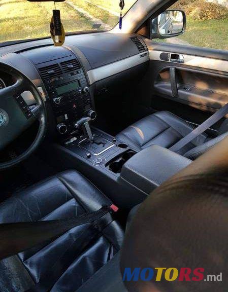 2006' Volkswagen Touareg photo #2