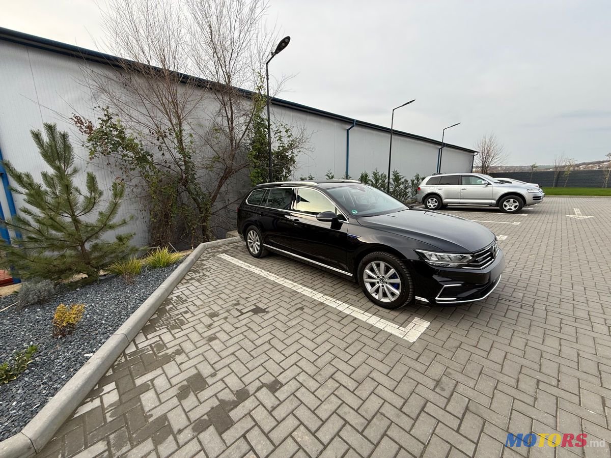 2022' Volkswagen Passat photo #4
