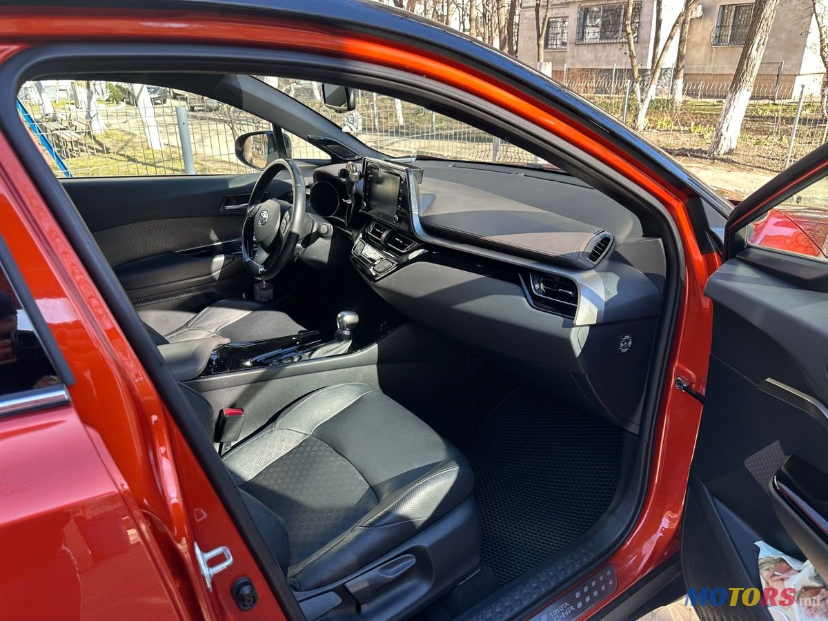 2020' Toyota C-HR photo #6