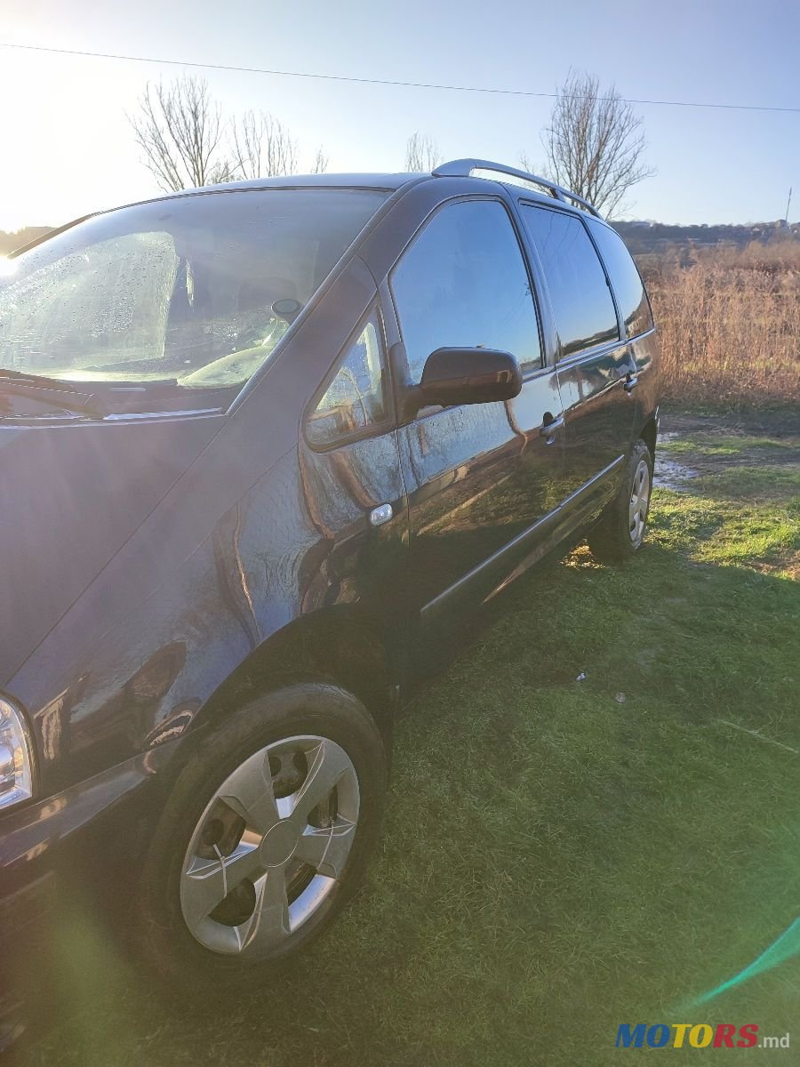 2001' Volkswagen Sharan photo #3