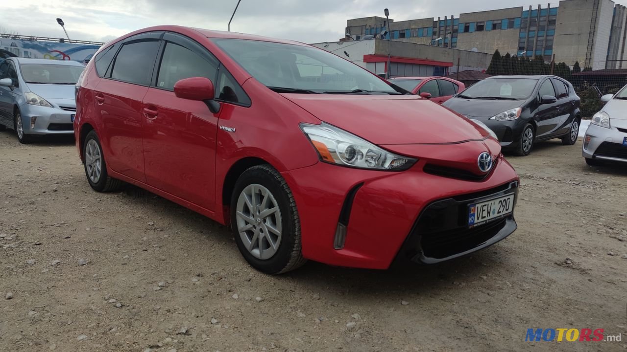 2015' Toyota Prius v photo #1