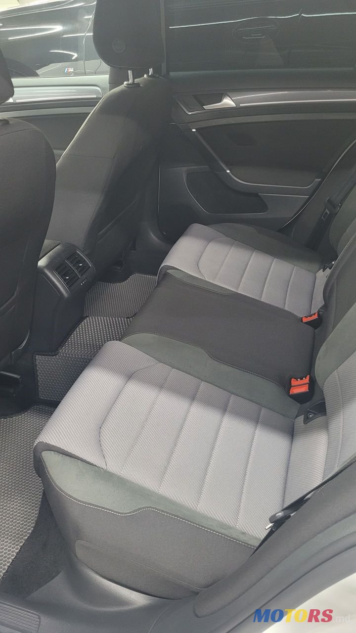 2007' Volkswagen Golf photo #5