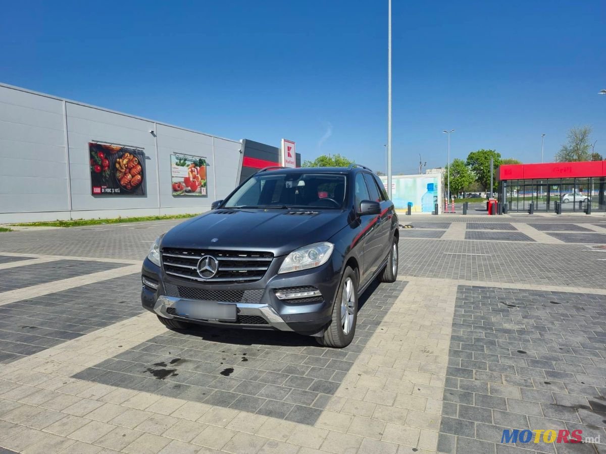 2011' Mercedes-Benz M-Class photo #3