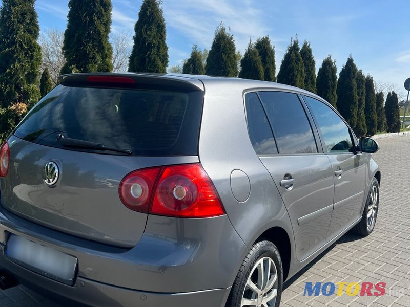 2005' Volkswagen Golf photo #4