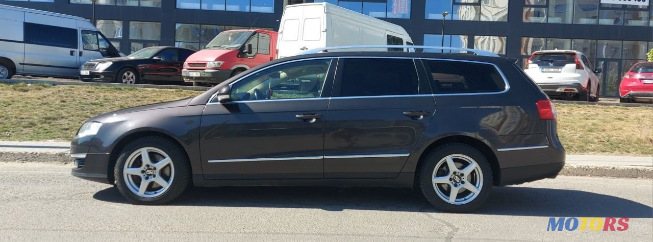 2008' Volkswagen Passat photo #5