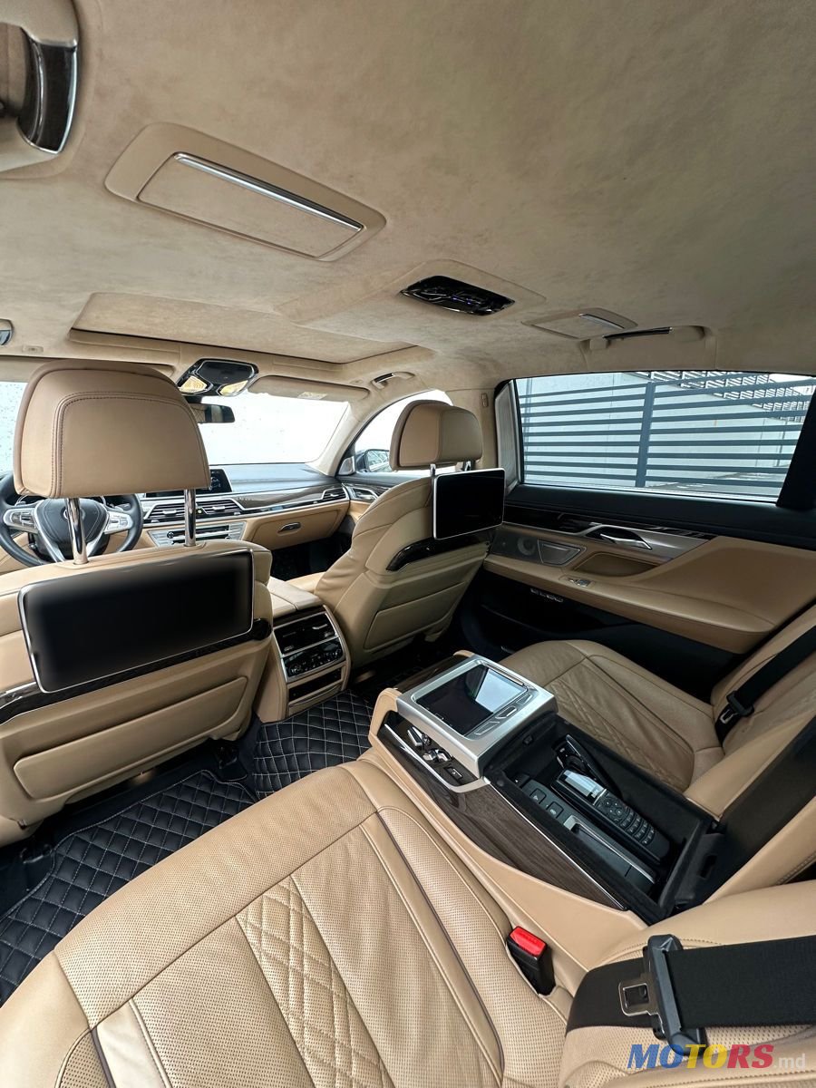 2016' BMW 7 Series photo #3