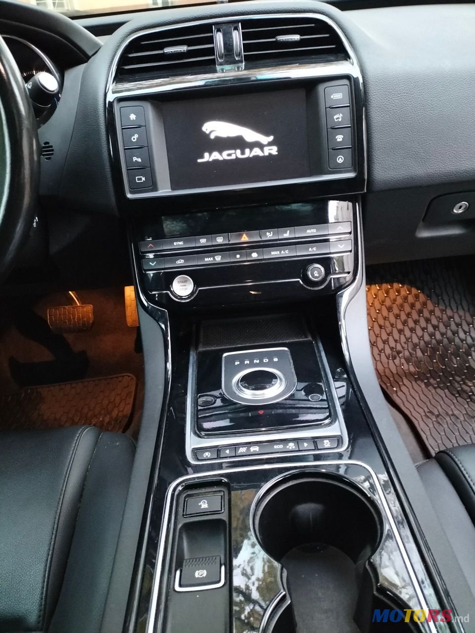 2016' Jaguar XE photo #2