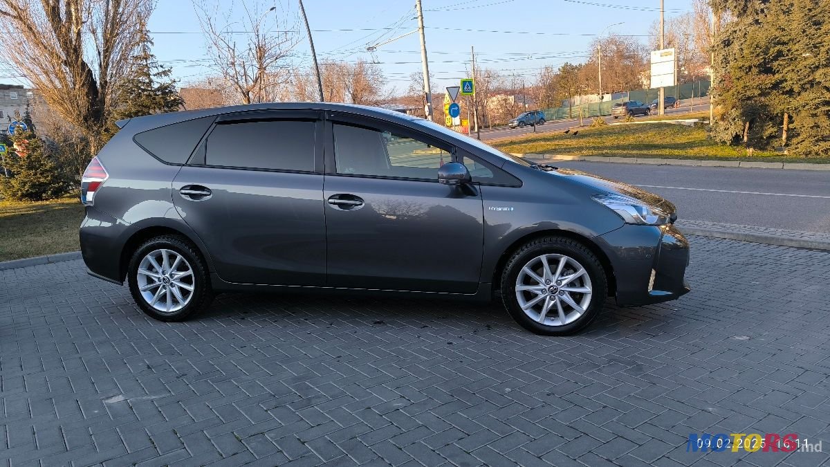 2018' Toyota Prius + photo #2