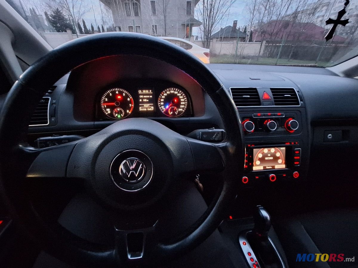 2012' Volkswagen Touran photo #4