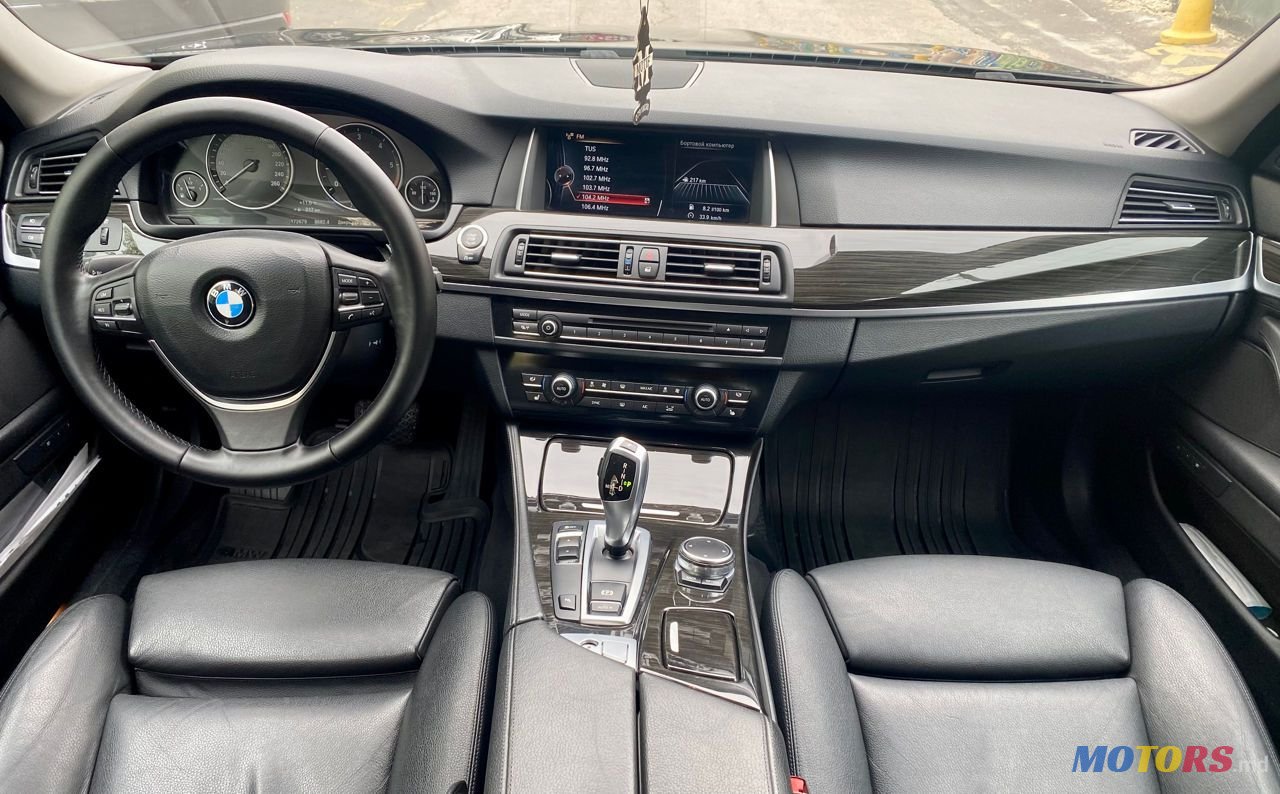 2015' BMW 5 Series photo #6
