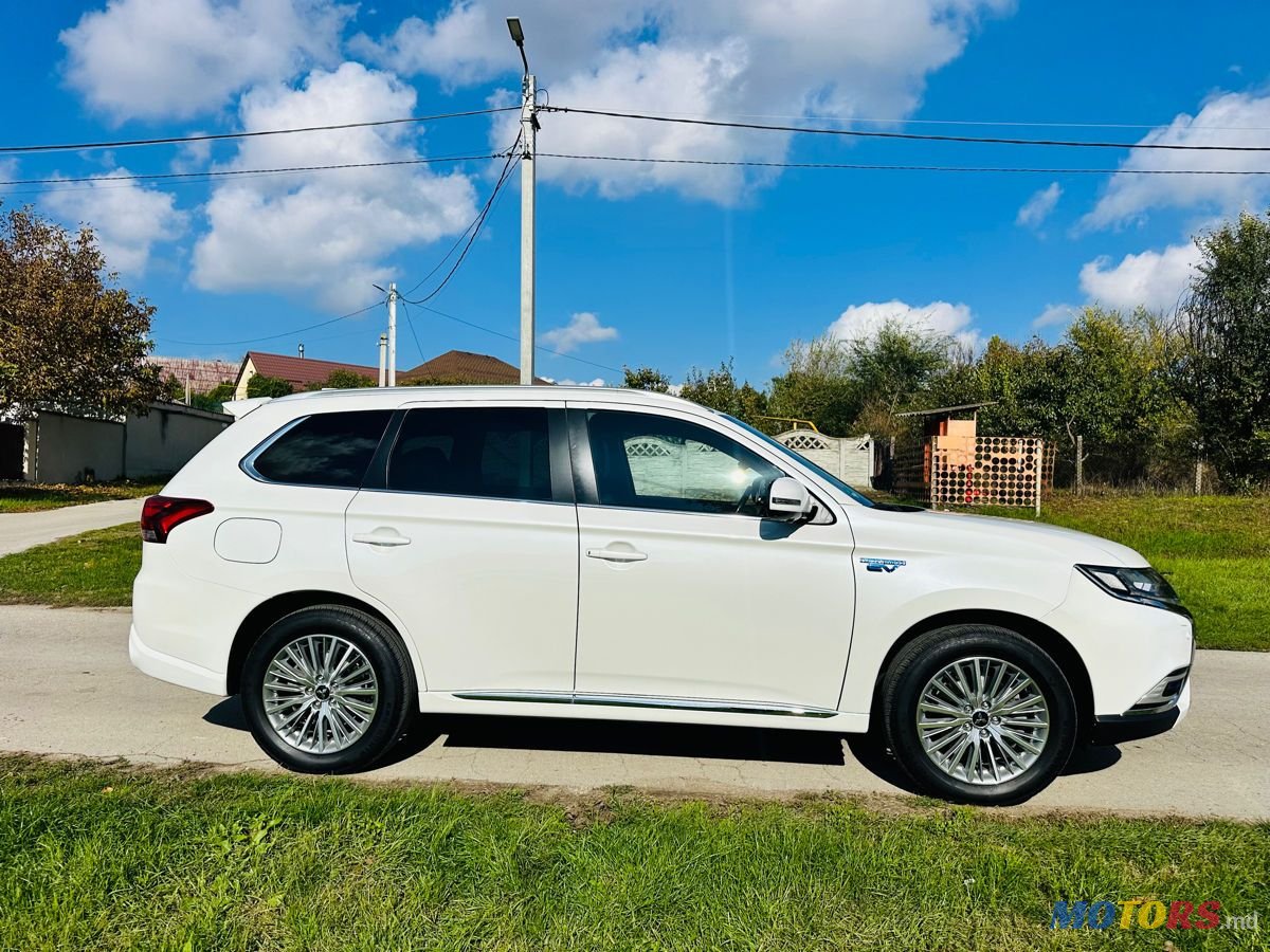 2018' Mitsubishi Outlander photo #4