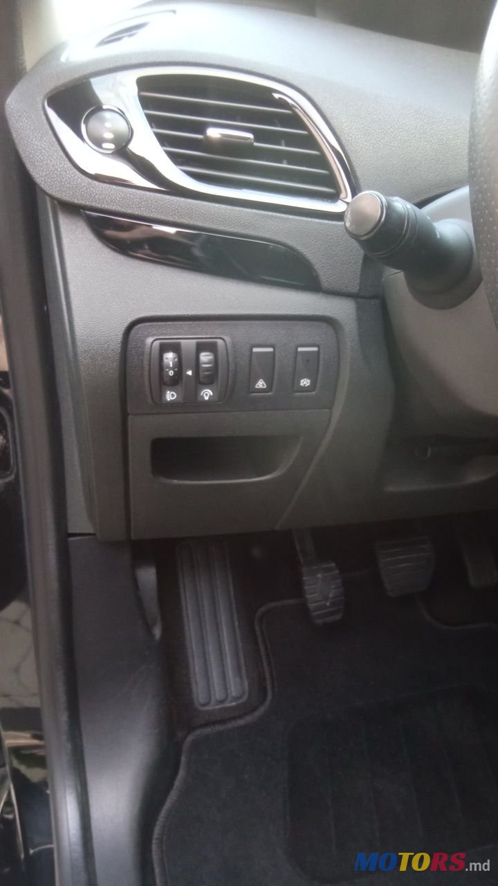 2012' Renault Scenic photo #4