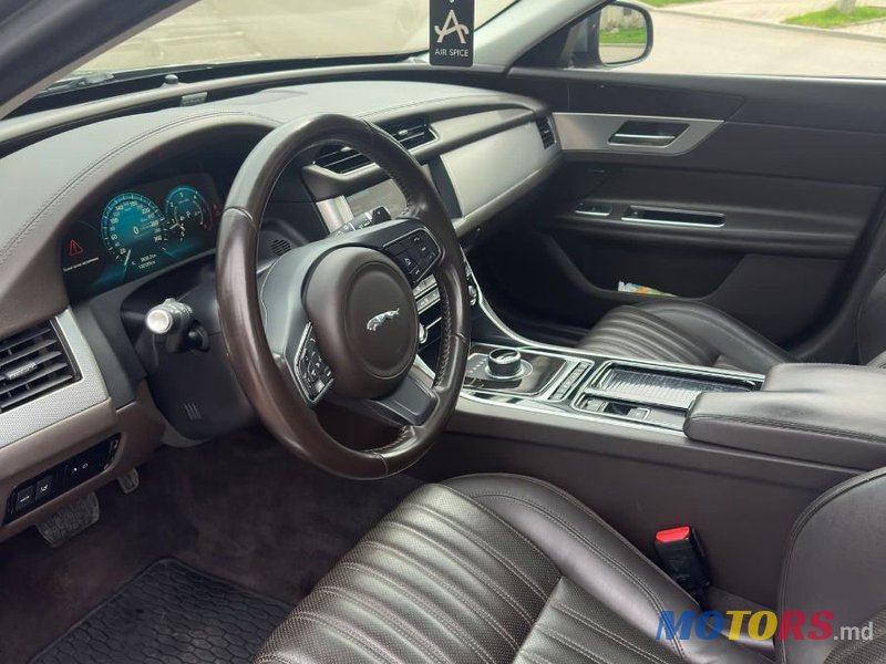 2016' Jaguar XF photo #6