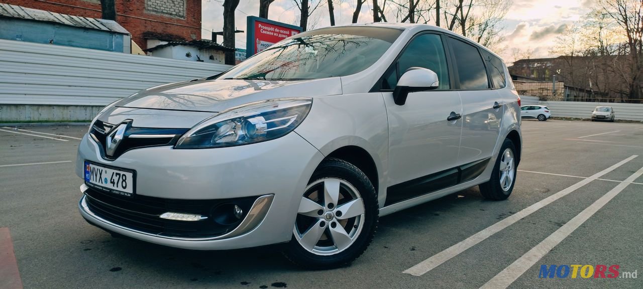 2013' Renault Grand Scenic photo #1