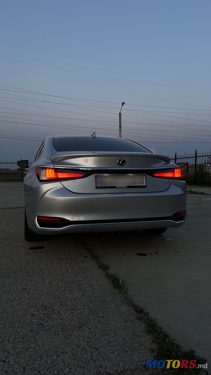 2019' Lexus Es Series photo #3