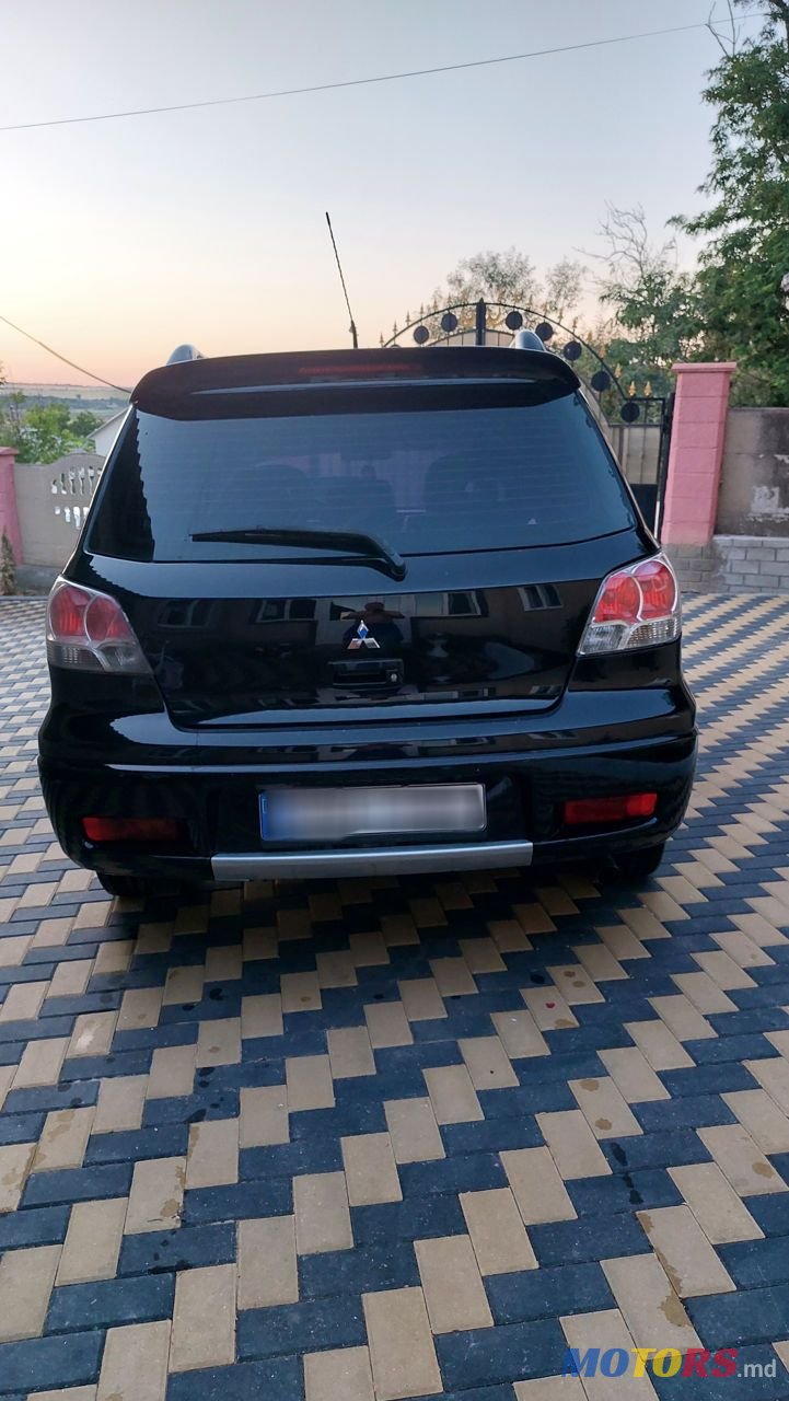 2005' Mitsubishi Outlander photo #6
