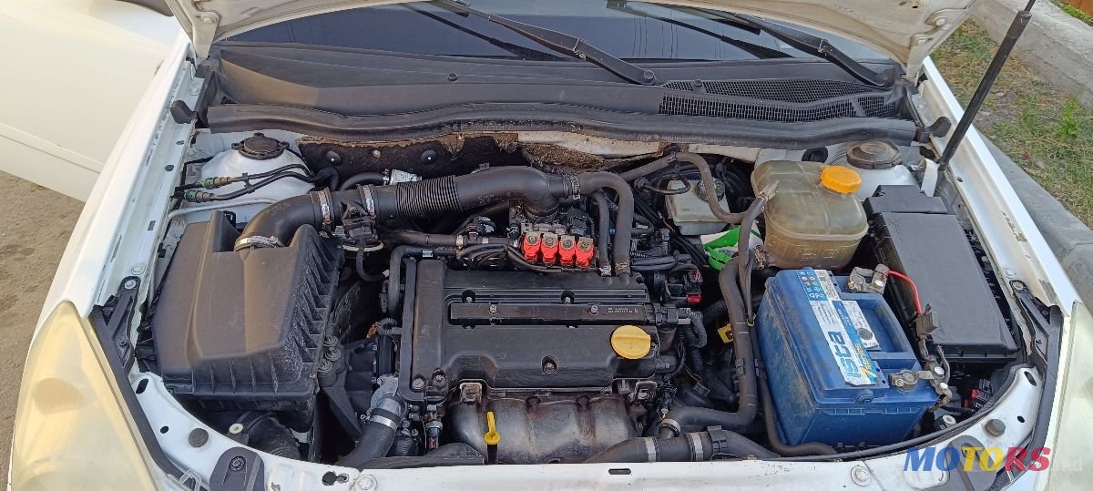 2008' Opel Astra photo #2