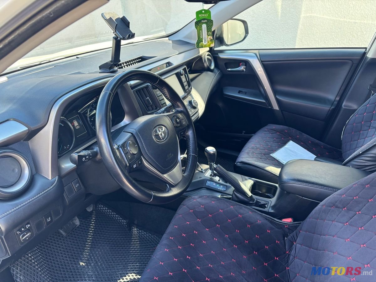 2015' Toyota RAV4 photo #4