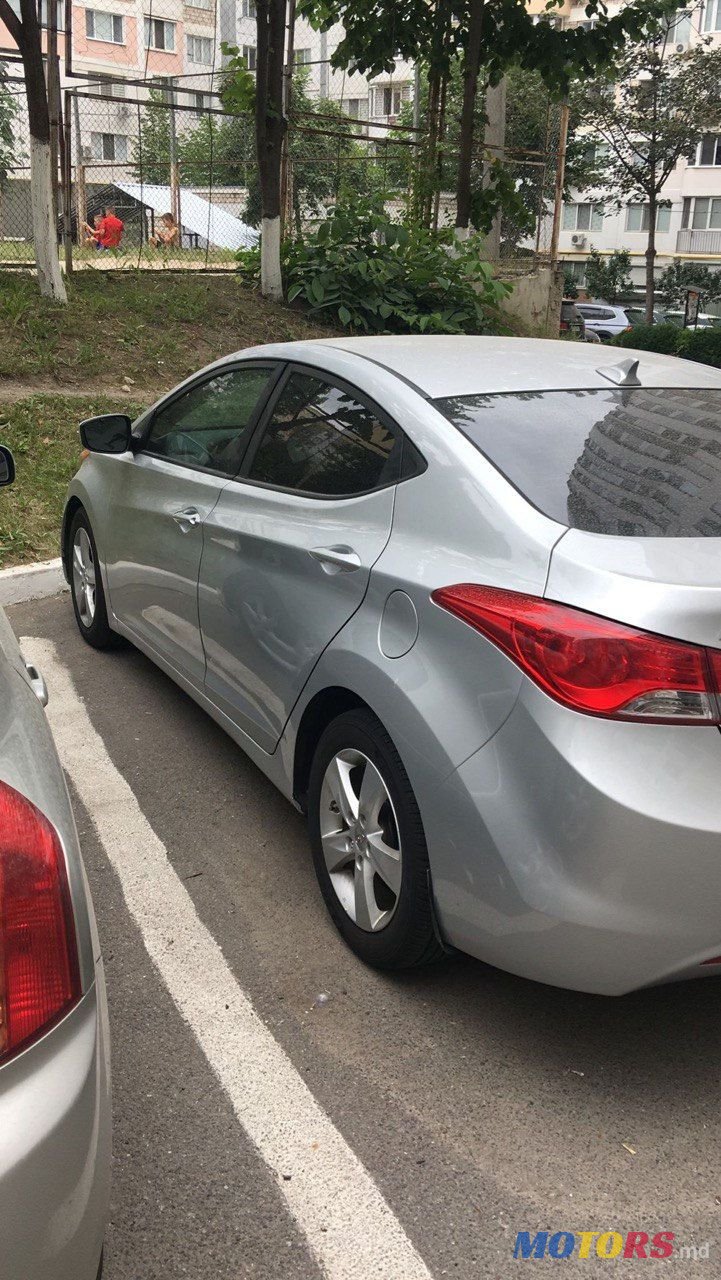 2013' Hyundai Elantra photo #4