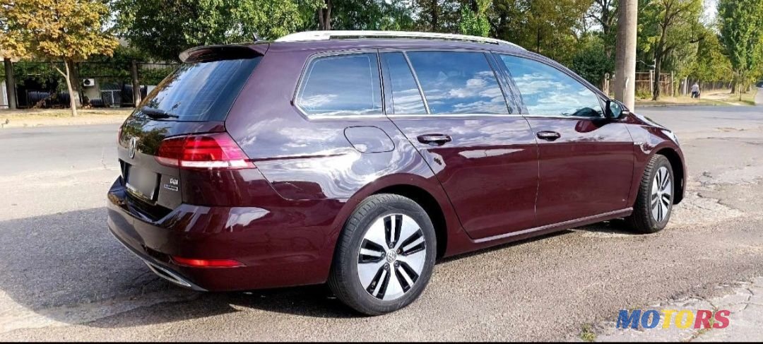 2018' Volkswagen Golf photo #2