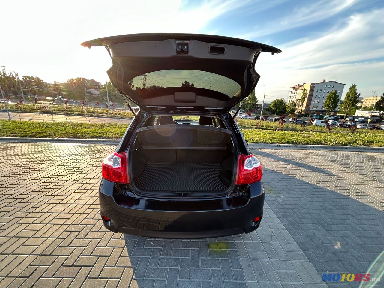 2012' Toyota Auris photo #5