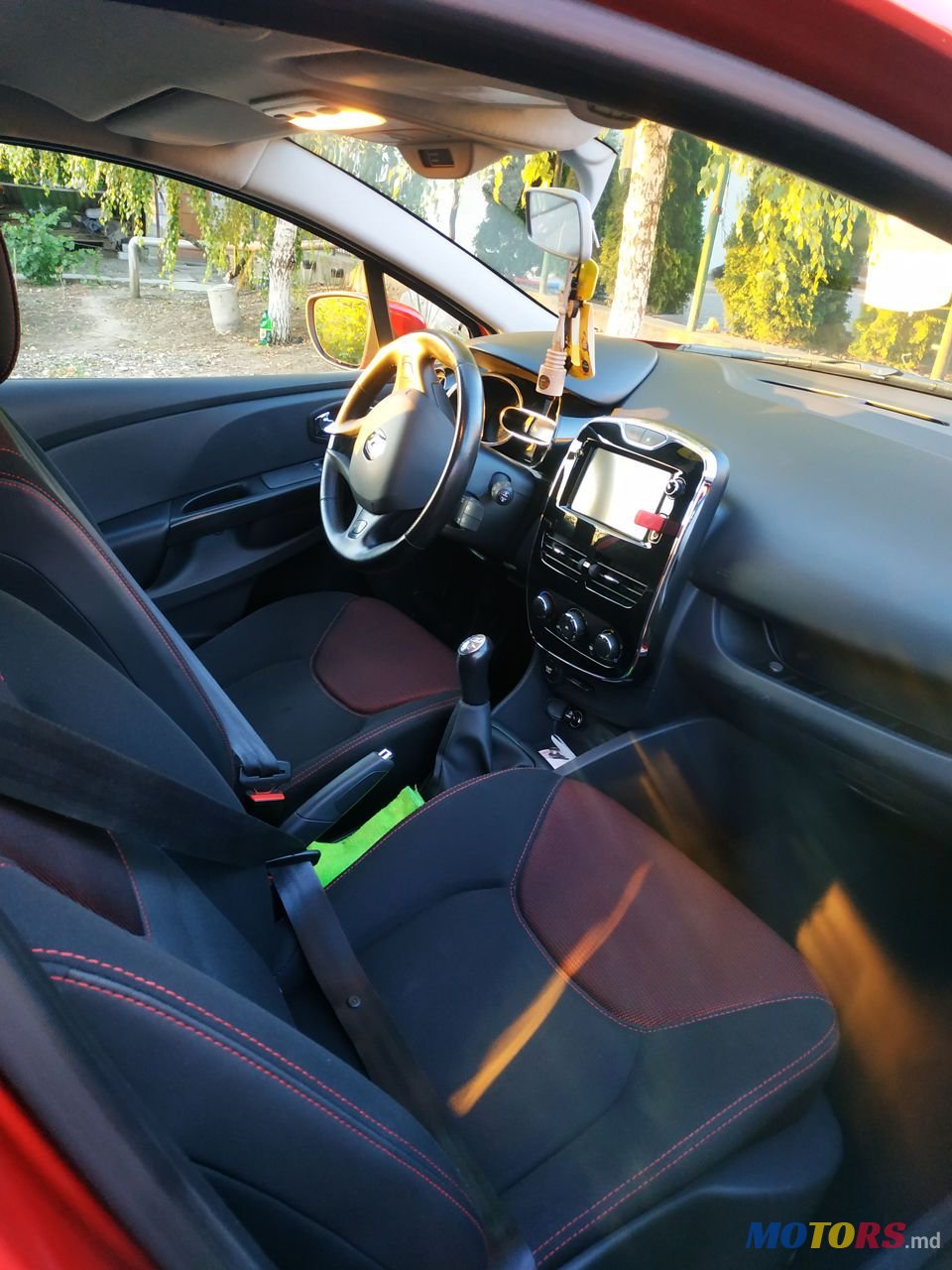 2013' Renault Clio photo #5