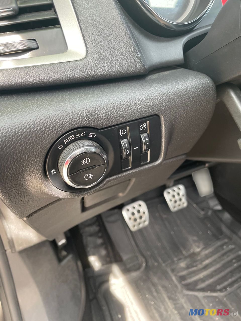 2010' Opel Astra photo #2