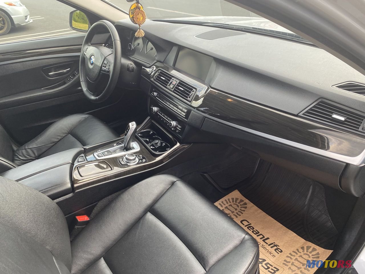 2013' BMW 5 Series photo #4