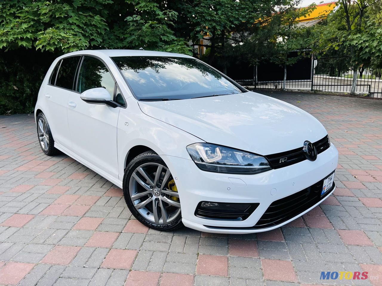 2013' Volkswagen Golf photo #2