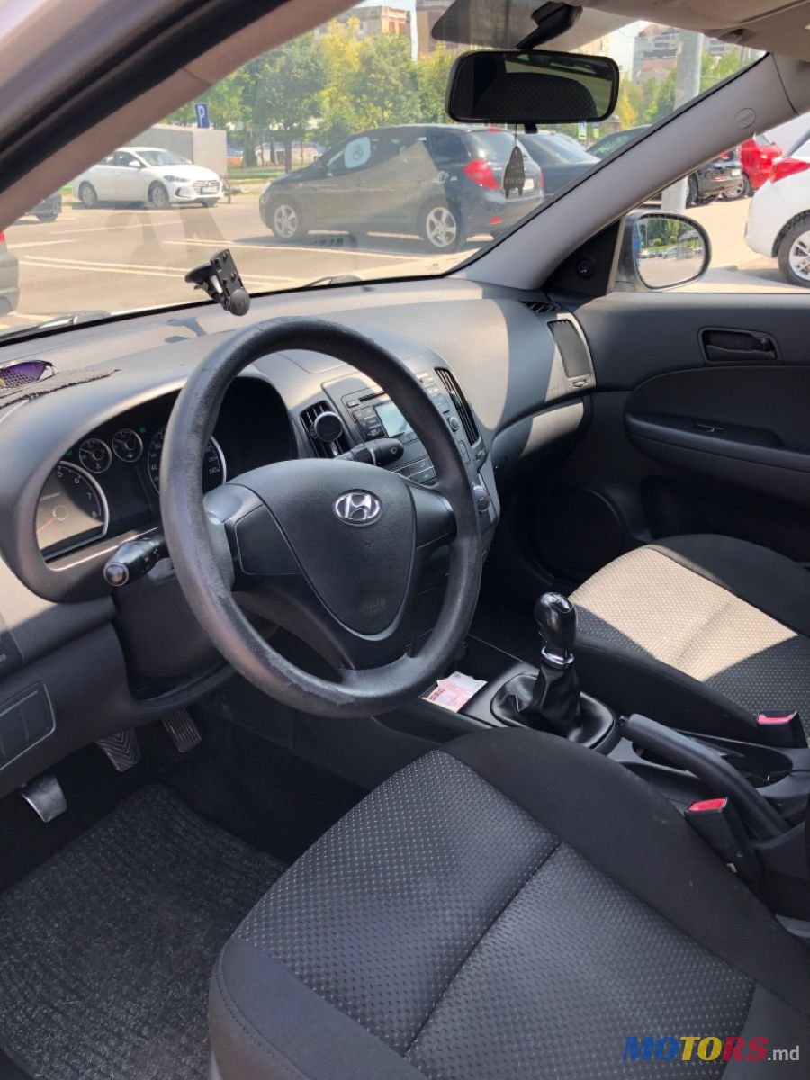 2011' Hyundai i30 photo #3