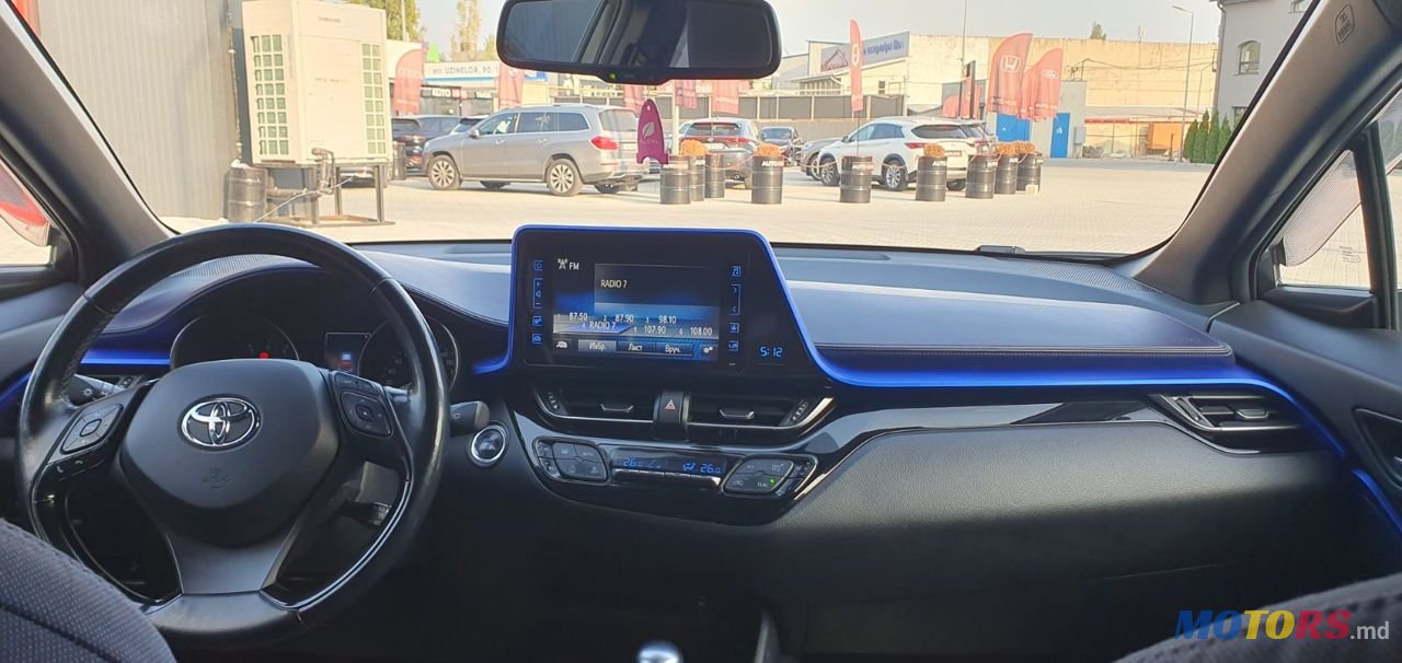 2017' Toyota C-HR photo #5